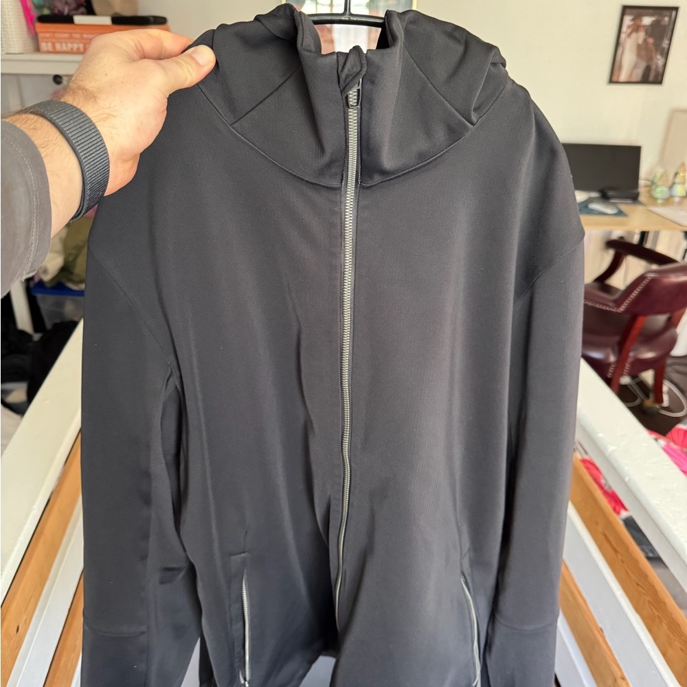 lululemon athletica Men's Black Windbreaker - Picture 9 of 16